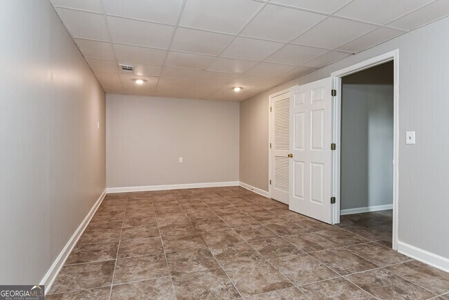 Building Photo - 107 River Walk