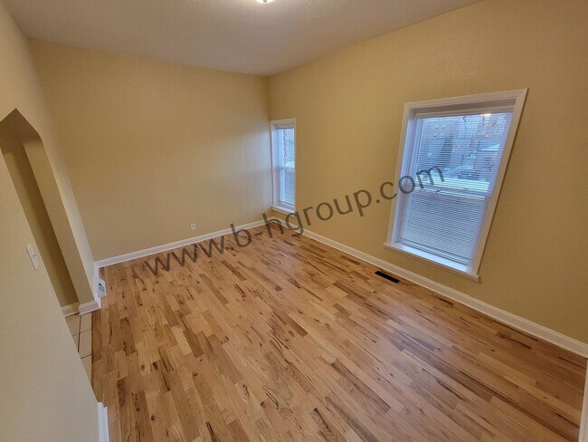 Building Photo - 5714 7th Ave