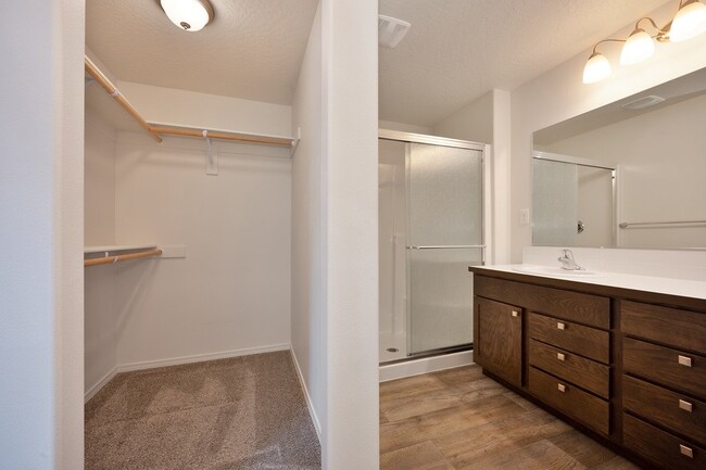 Building Photo - Bright 3-Bedroom Retreat with 2 Full Baths...