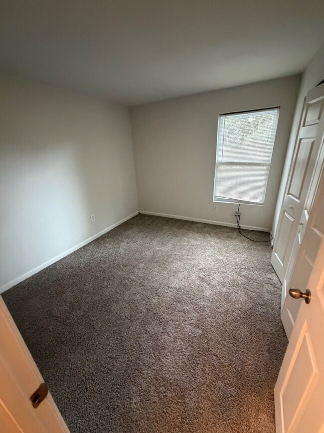 Building Photo - 1402 Camp Rd