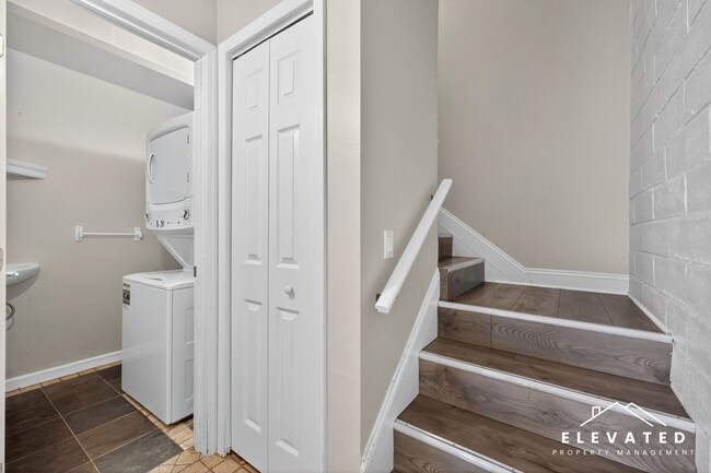 Building Photo - 111 Avram Ave