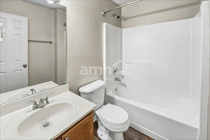 Building Photo - 840 James Ridge Dr