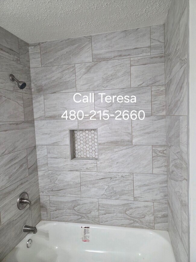 Building Photo - 4325 Chestnut Dr