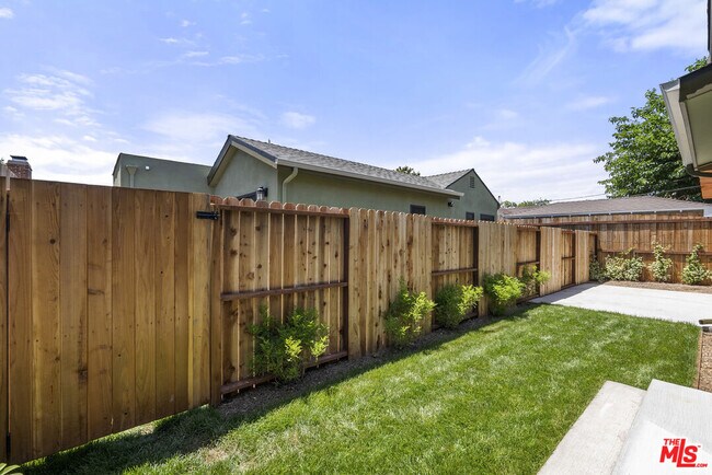 Building Photo - 418 N Frederic St