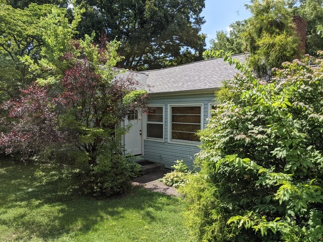 Building Photo - 3812 Thrall Dr