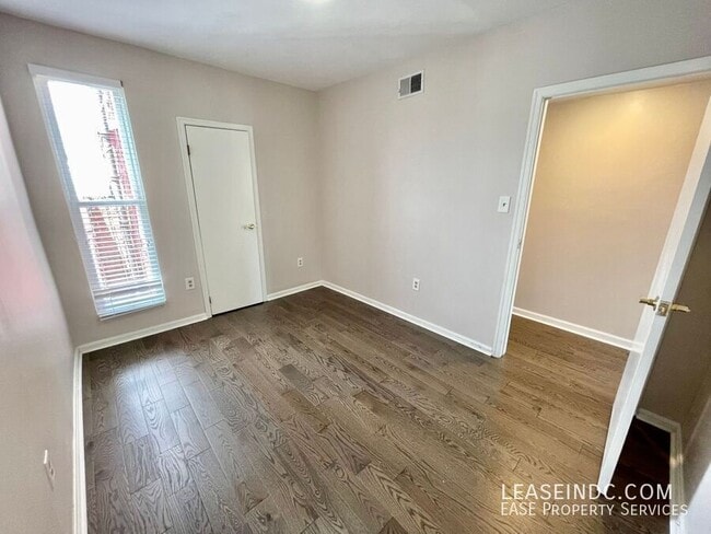 Building Photo - 207 R St NW