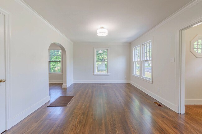Building Photo - Updated home blends historic charm with mo...