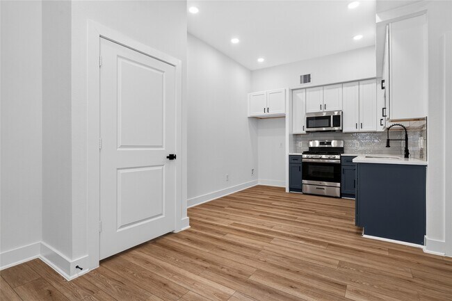 Building Photo - 4822 Creekmont Dr