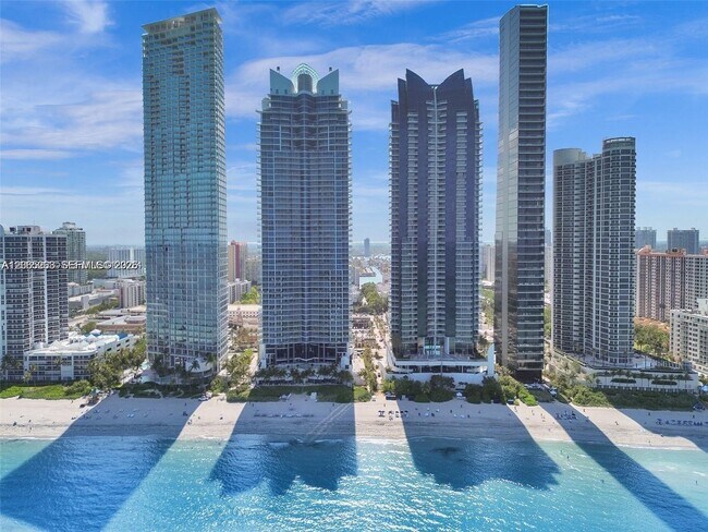 Building Photo - 17001 Collins Ave