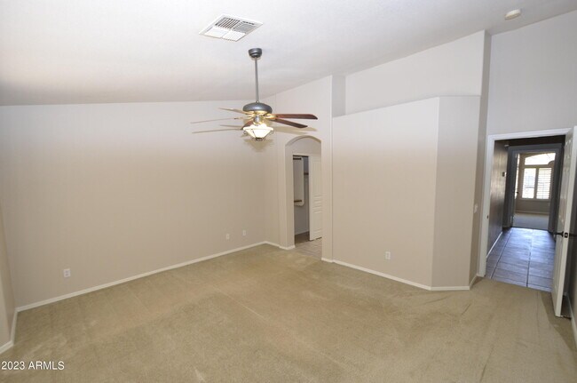 Building Photo - 871 W Horseshoe Ave