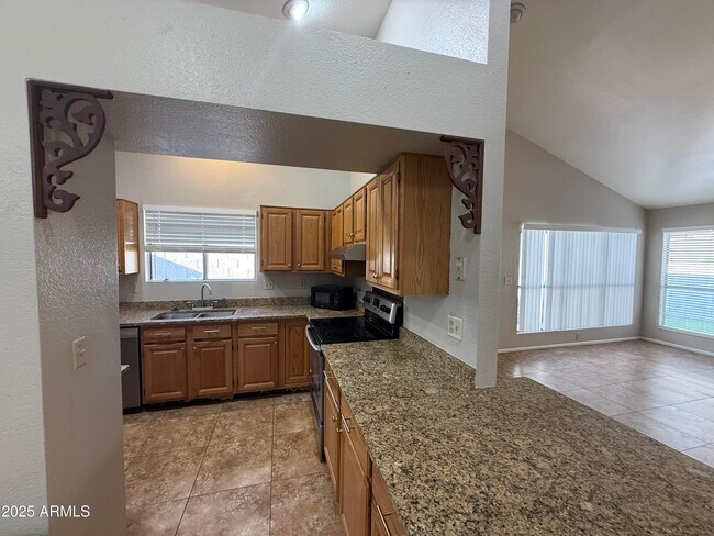 Building Photo - 422 E Wescott Dr