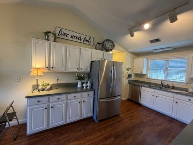 Building Photo - Suffolk Meadows