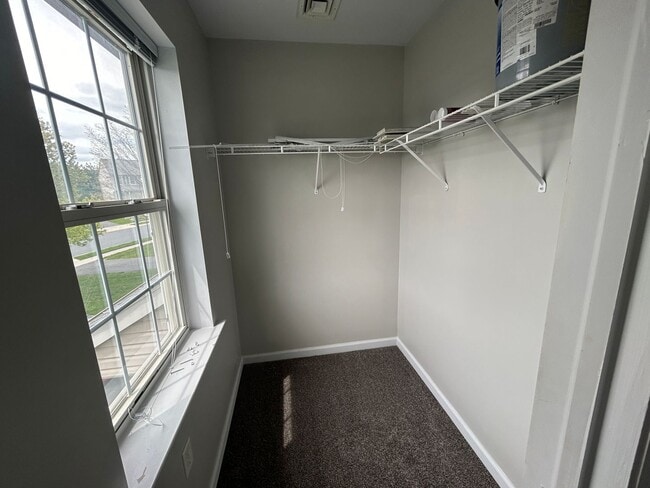Building Photo - Updated Townhome
