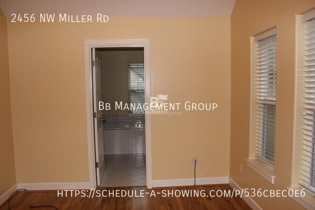 Building Photo - Light & Bright Forest Heights Home- Hardwo...