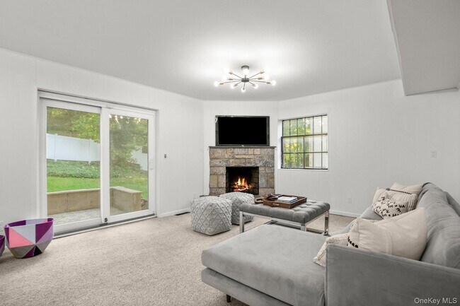 Building Photo - 1341 Pelhamdale Ave