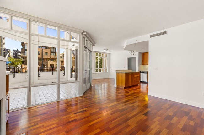Building Photo - Stunning Marina District 2 Bedroom + a Lof...