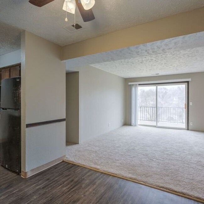 Building Photo - Spacious Apartments Located in the Heart o...