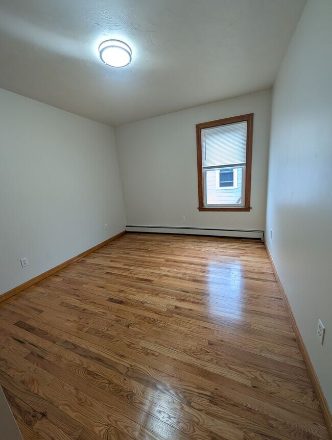 Building Photo - 306 N Main St