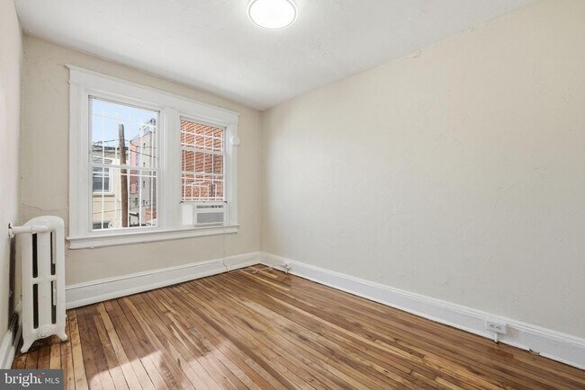 Building Photo - 711 Harvard St NW