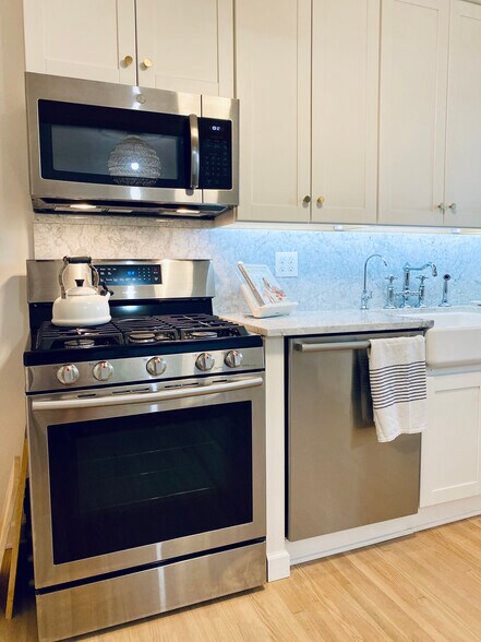 Building Photo - 1845 Northwest Ct