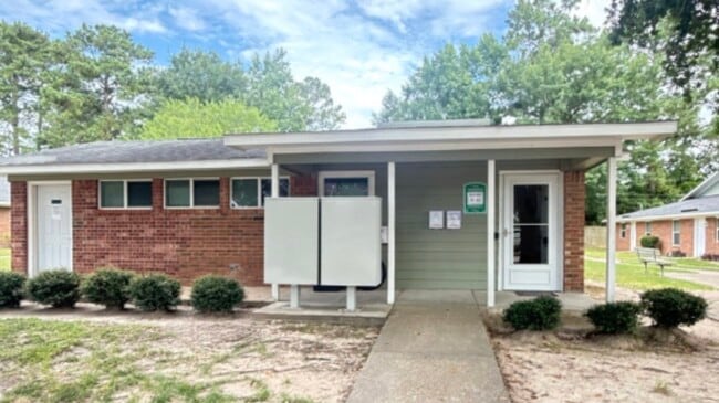 Building Photo - 2050 S Byrd Ave