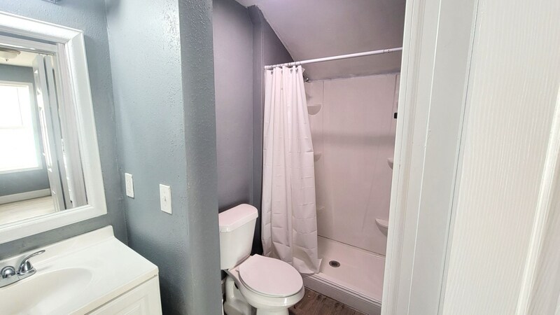 Building Photo - 1057 Binkley St