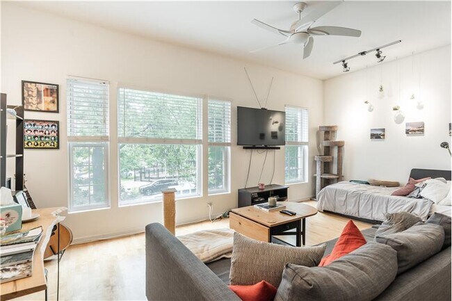 Building Photo - 1407 N Wicker Park Ave