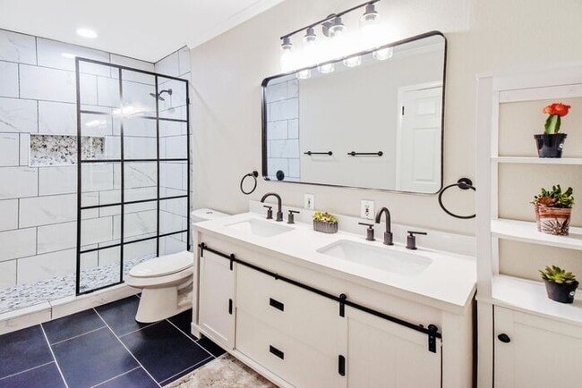 Building Photo - Available Now! Newly Remodeled 4 Bed 3 Bat...