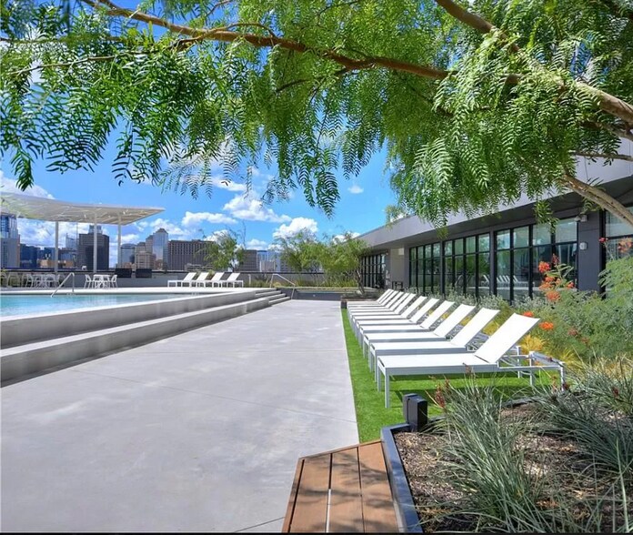 Building Photo - 800 Embassy Dr