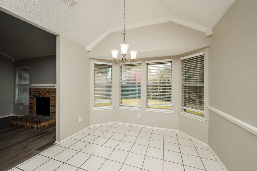 Building Photo - 416 Deauville Dr
