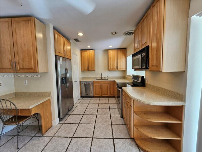 Building Photo - 2016 NE 26th Dr