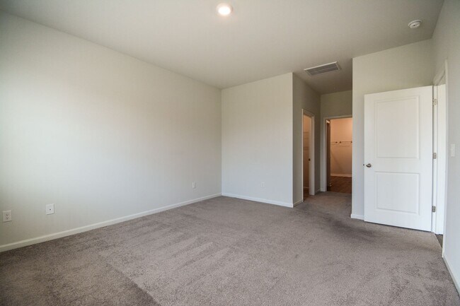 Building Photo - 3 Bedroom Home in Waterside Community of S...