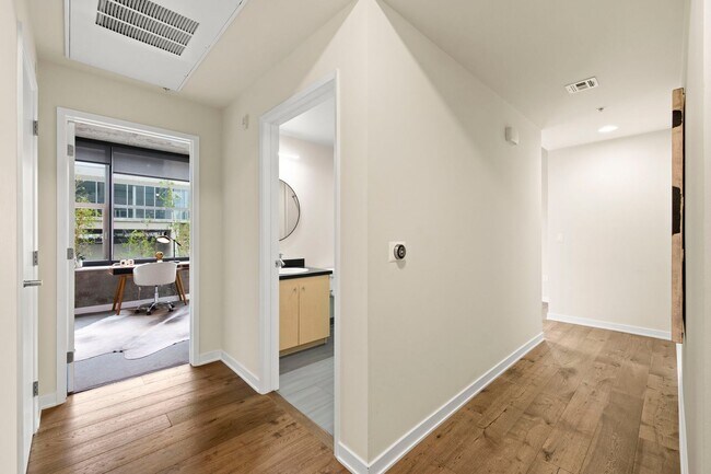 Building Photo - 2 Bed/2 Bath Luxury Condo at The Bond