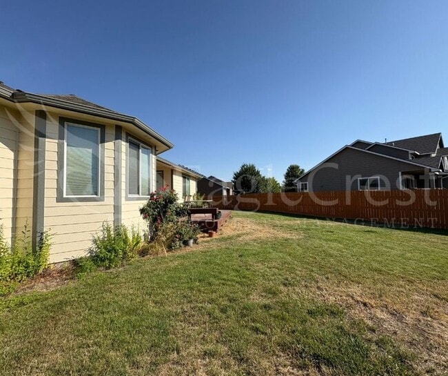 Building Photo - Three Bedroom, Two Bathroom House in Chape...