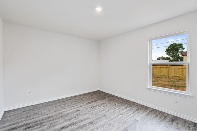 Building Photo - 1151 Magnolia St