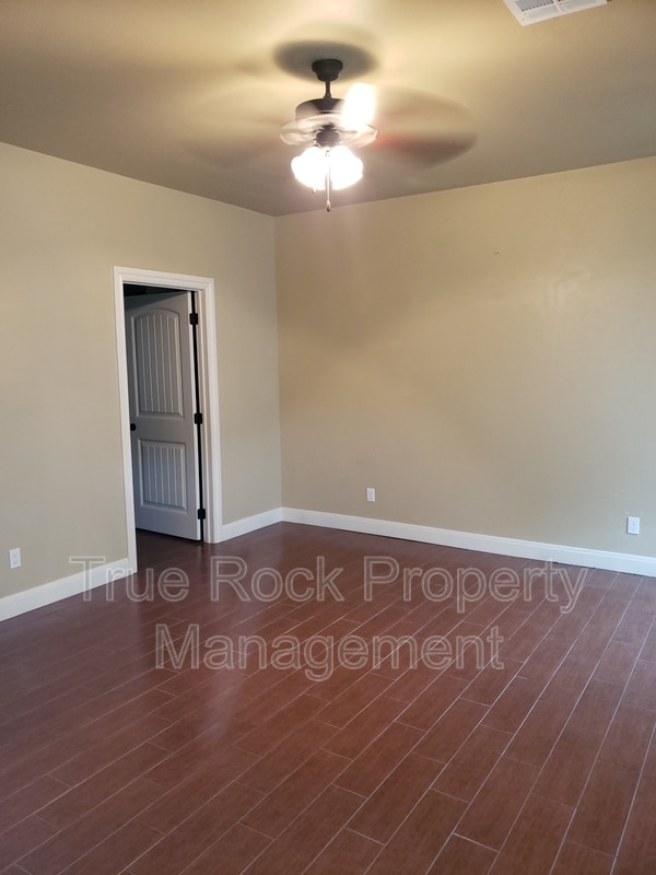 Building Photo - 1409 N Monte Vista St