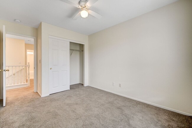 Building Photo - *MOUNTAINS EDGE 3 BED 2.5 BATH * COMMUNITY POOL, FITNESS CENTER, AND SPA *
