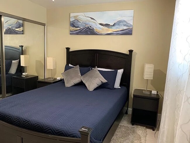 Building Photo - 4220 Fifth Ave