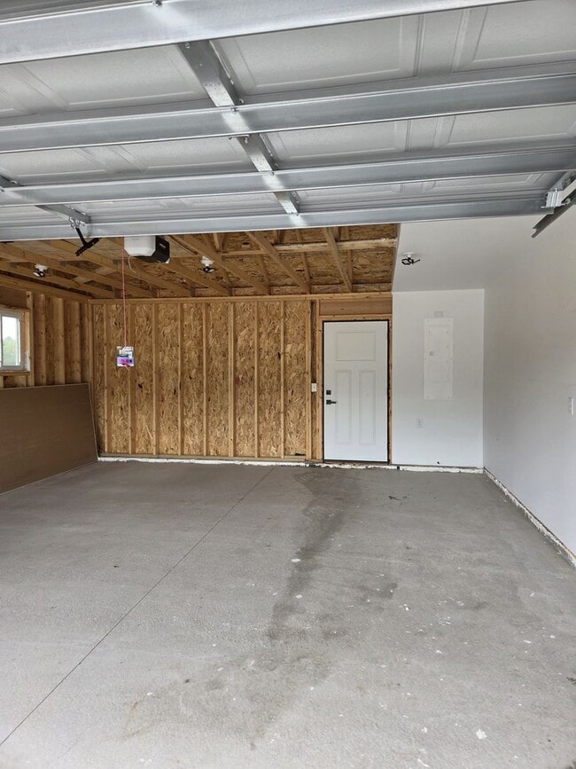 Building Photo - 105 8th St
