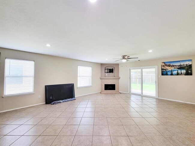 Building Photo - 2131 Cold River Dr