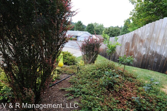 Building Photo - 1485-1487 Woodside Ct SE