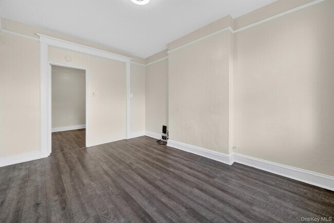 Building Photo - 74 Oak St