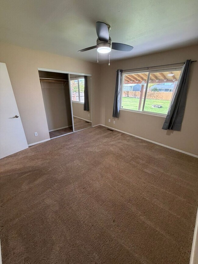 Building Photo - 370 11th St