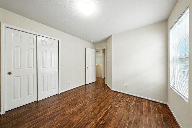 Building Photo - 3146 Madison Elm St