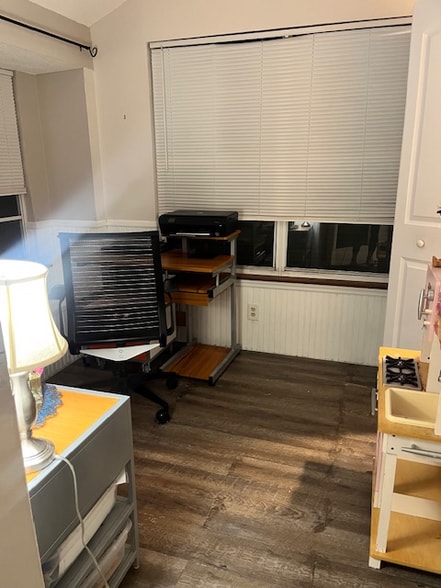 Building Photo - 23130 Dover Dr