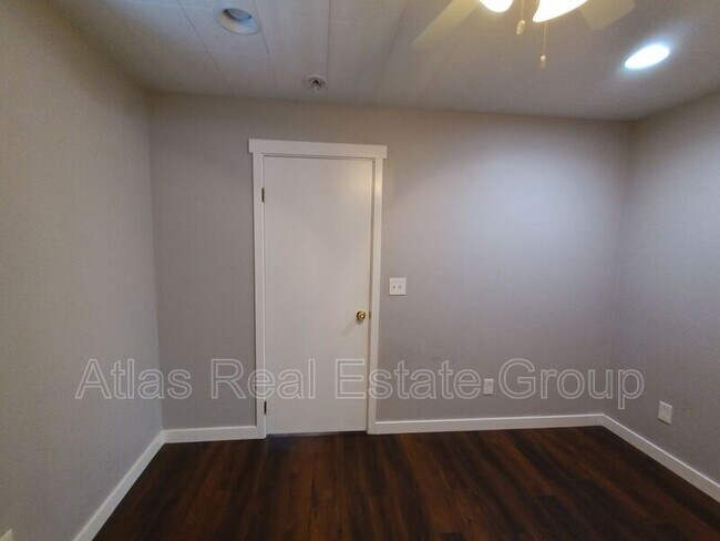 Building Photo - 7428 S 700 E