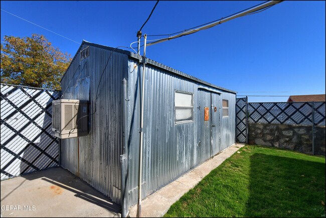 Building Photo - 3433 Clearview Ln