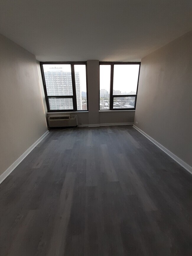 Building Photo - 5100 N Marine Dr
