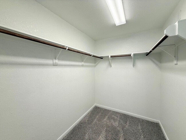 Building Photo - Modern 3 Bed, 2 Bath + Office