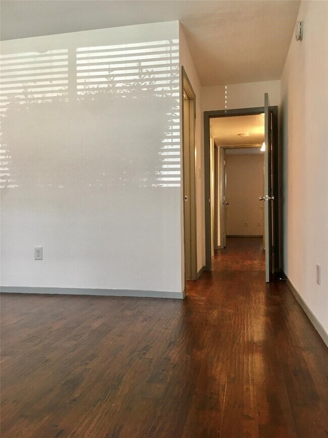 Building Photo - 12633 Memorial Dr
